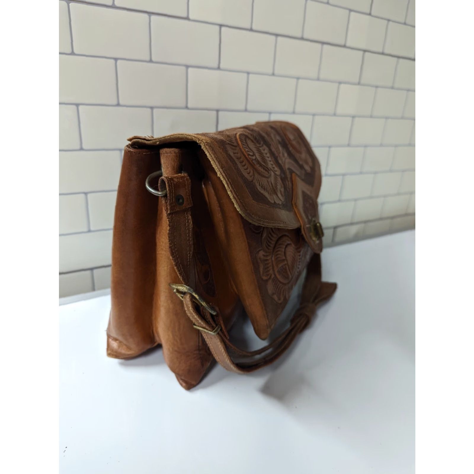 Vintage VINTAGE Leather Hand Tooled Embossed Mexican Handbag Roses Purse Woman Brown Leather Exterior Zipped Compartments 12.5in x 10in Medium Size ONE SIZE - 2 Thumbnail