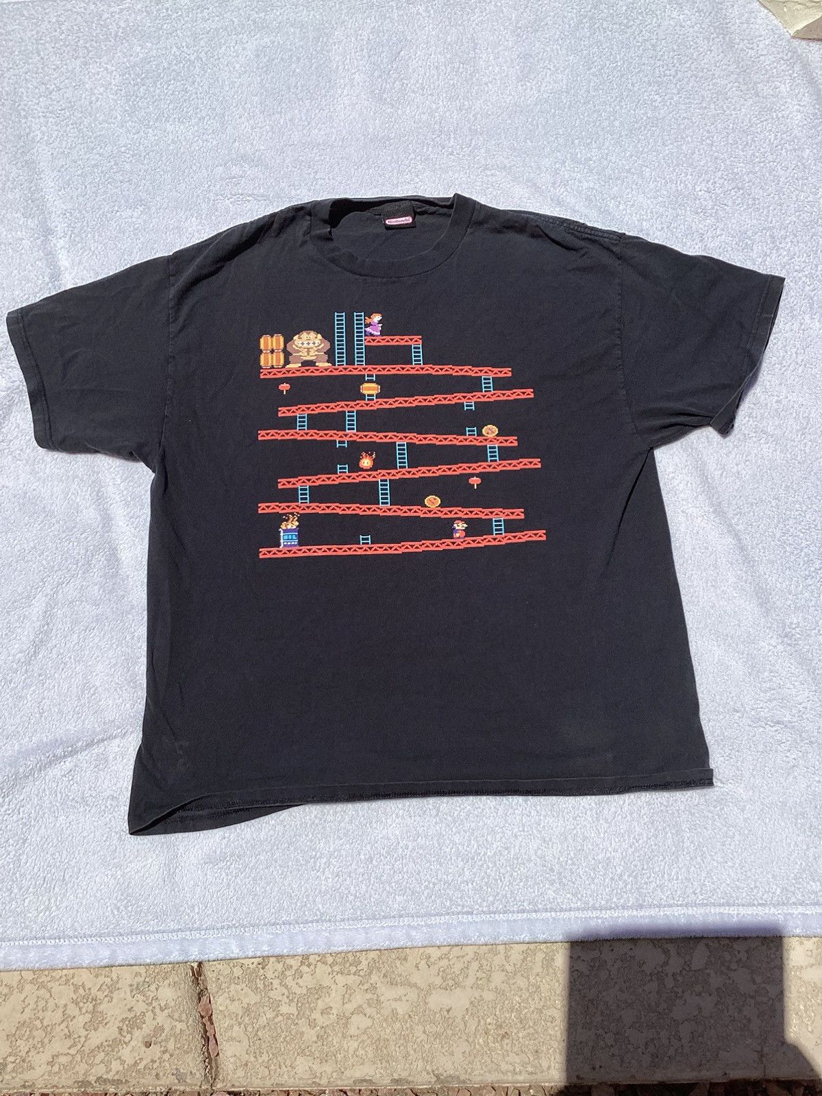 Nintendo 2005 Nintendo donkey Kong T-shirt Size US XL / EU 56 / 4 - 1 Thumbnail