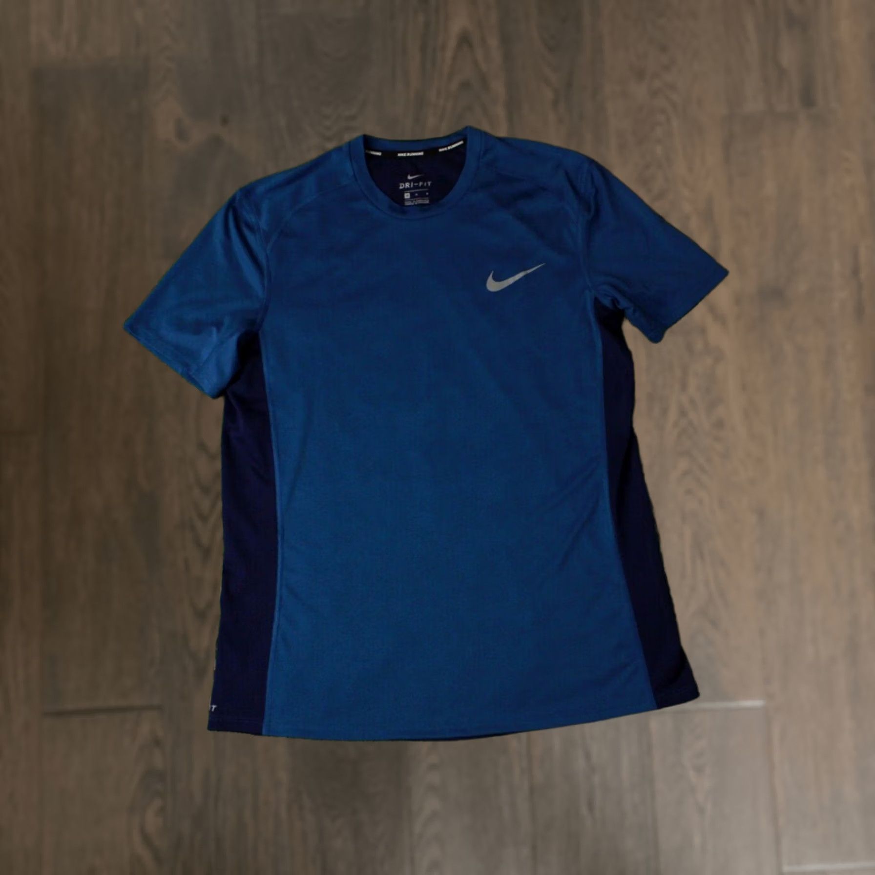 Nike NIKE RUNNING DRI-FIT ORIGINAL 2017 TRAINING RUN MEN SHIRT JERSEY T-SHIRT SIZE M BLUE Size US M / EU 48-50 / 2 - 1 Thumbnail