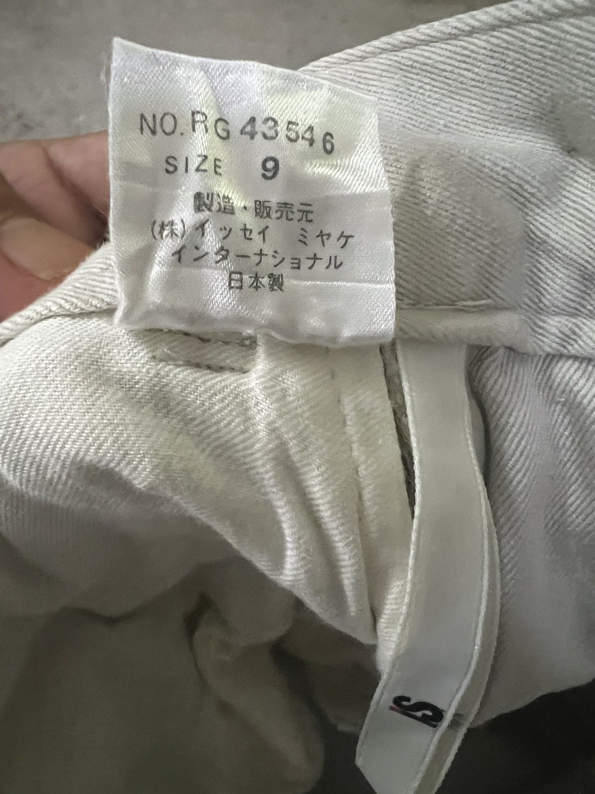 Issey Miyake PANTS ISSEY MIYAKE Size US 26 / EU 42 - 6 Thumbnail