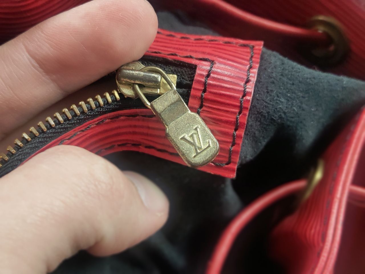 Louis Vuitton Louis Vuitton Noé Epi Vintage authentic Shoulder Red Bag Size ONE SIZE - 22 Thumbnail