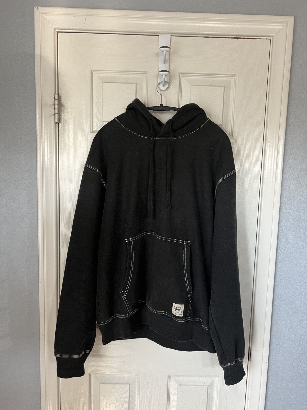 STUSSY - Men Contrast Stitch Label Hoodie – Atelier New York