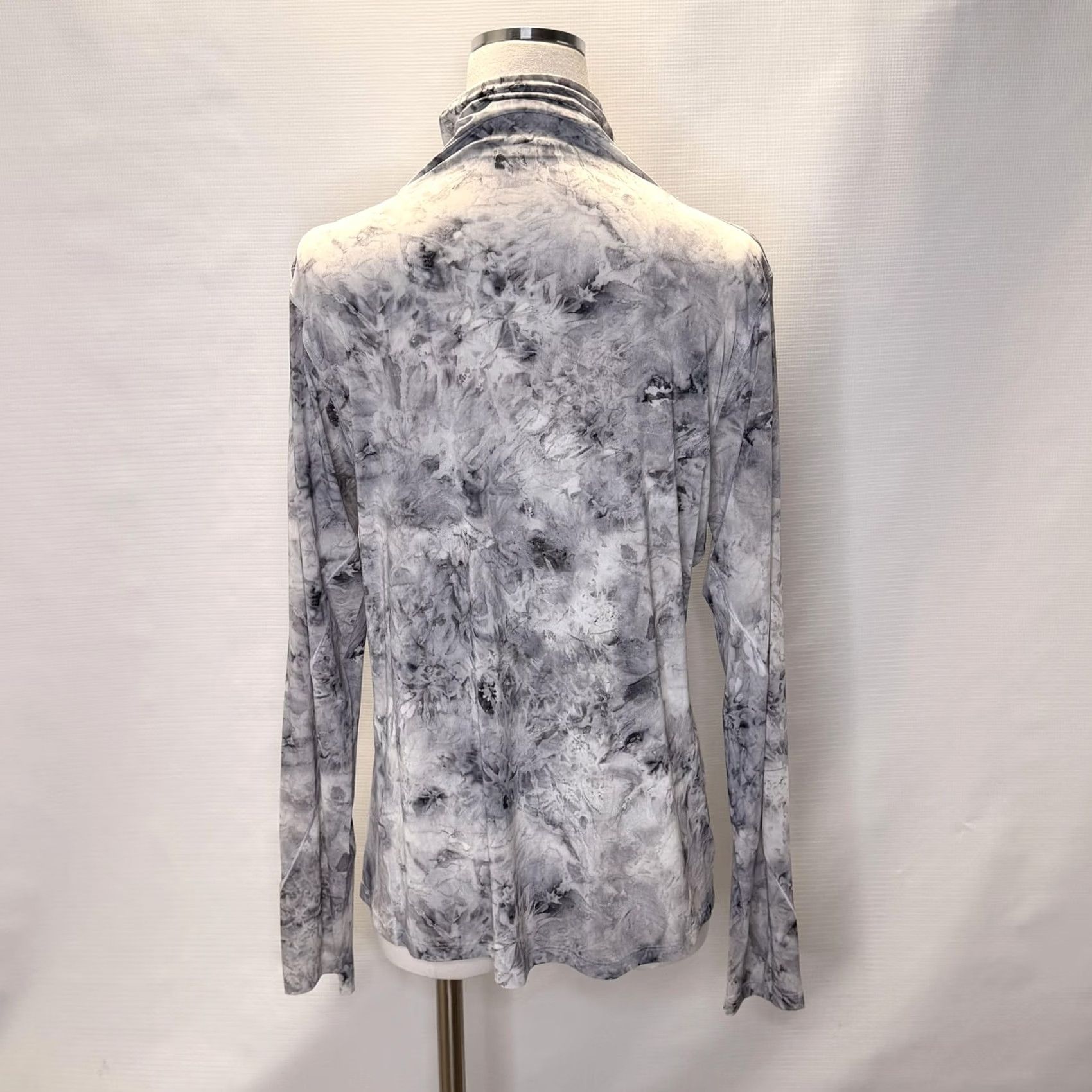 Lululemon Lululemon Shirt Womens Medium Gray Batik Turtleneck Long Sleeve Athletic Top Size M / US 6-8 / IT 42-44 - 4 Thumbnail