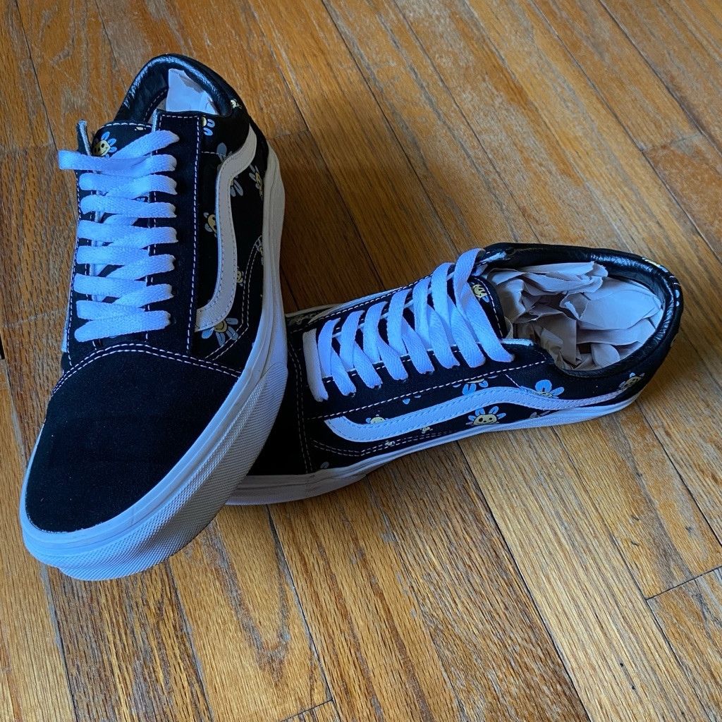 Vans VANS Black Trippy Grin Floral Canvas Suede USM 10 USW 11.5 Size US 11.5 / IT 41.5 - 1 Thumbnail