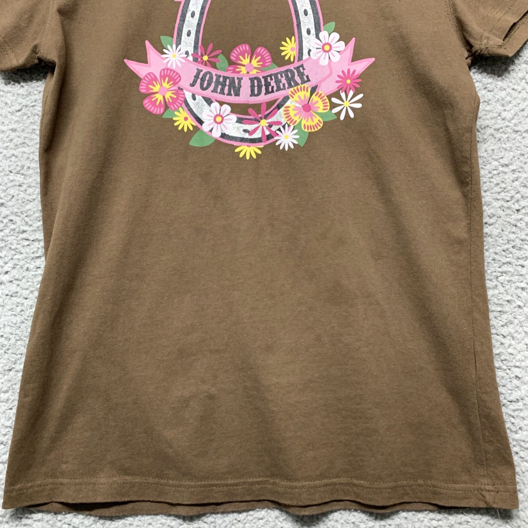 John Deere John Deere T-Shirt Women S/P Brown Large Graphic LOGO Horseshoe Flowers Crew Neck Short Sleeve Cap Sleeve 100% Cotton Shirt Logo Knit Casual Mens? Size S / US 4 / IT 40 - 3 Thumbnail