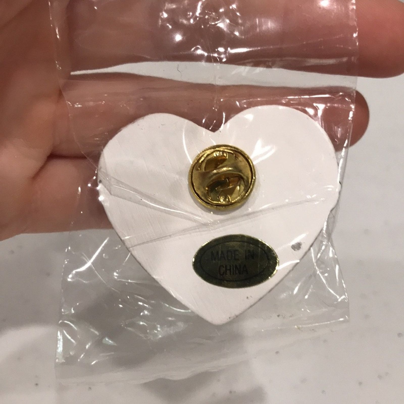 Other NWOT Vintage Hand Painted Heart Resin Brooch Pin Valentine Size ONE SIZE - 2 Thumbnail