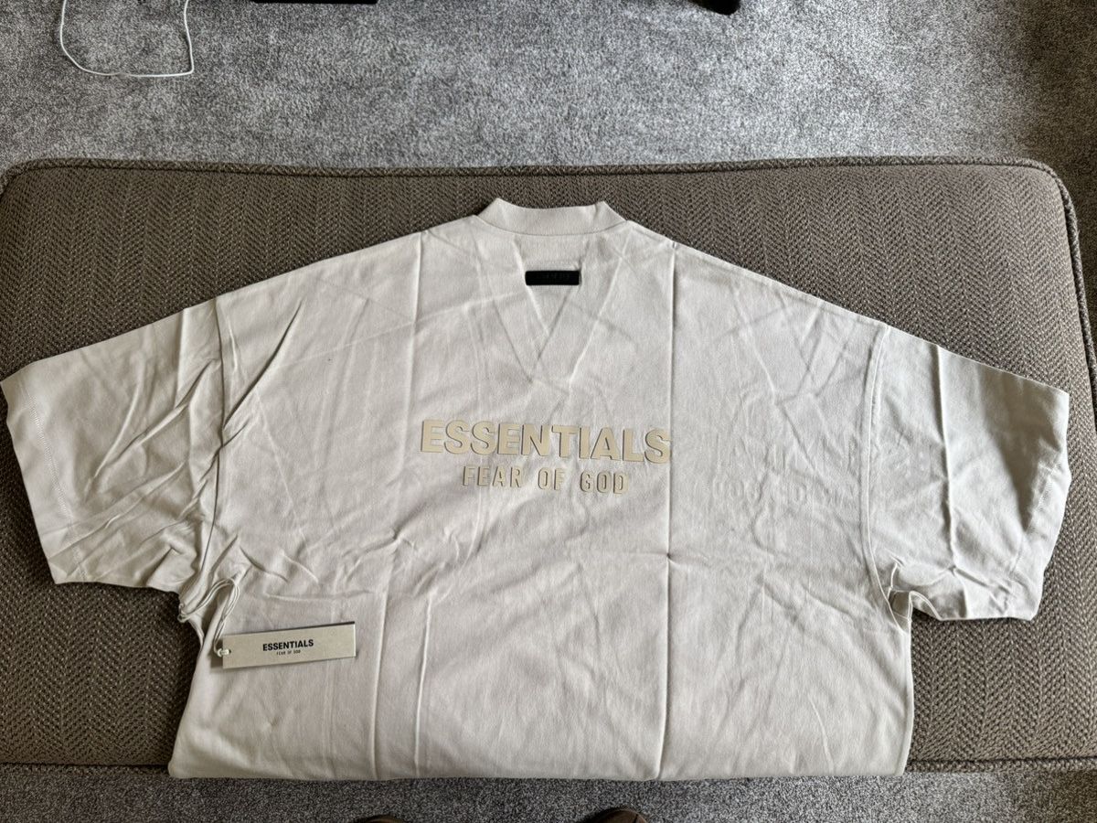 Essentials Essentials Fear of God V-Neck Tee Silver Cloud Large Size US L / EU 52-54 / 3 - 3 Thumbnail