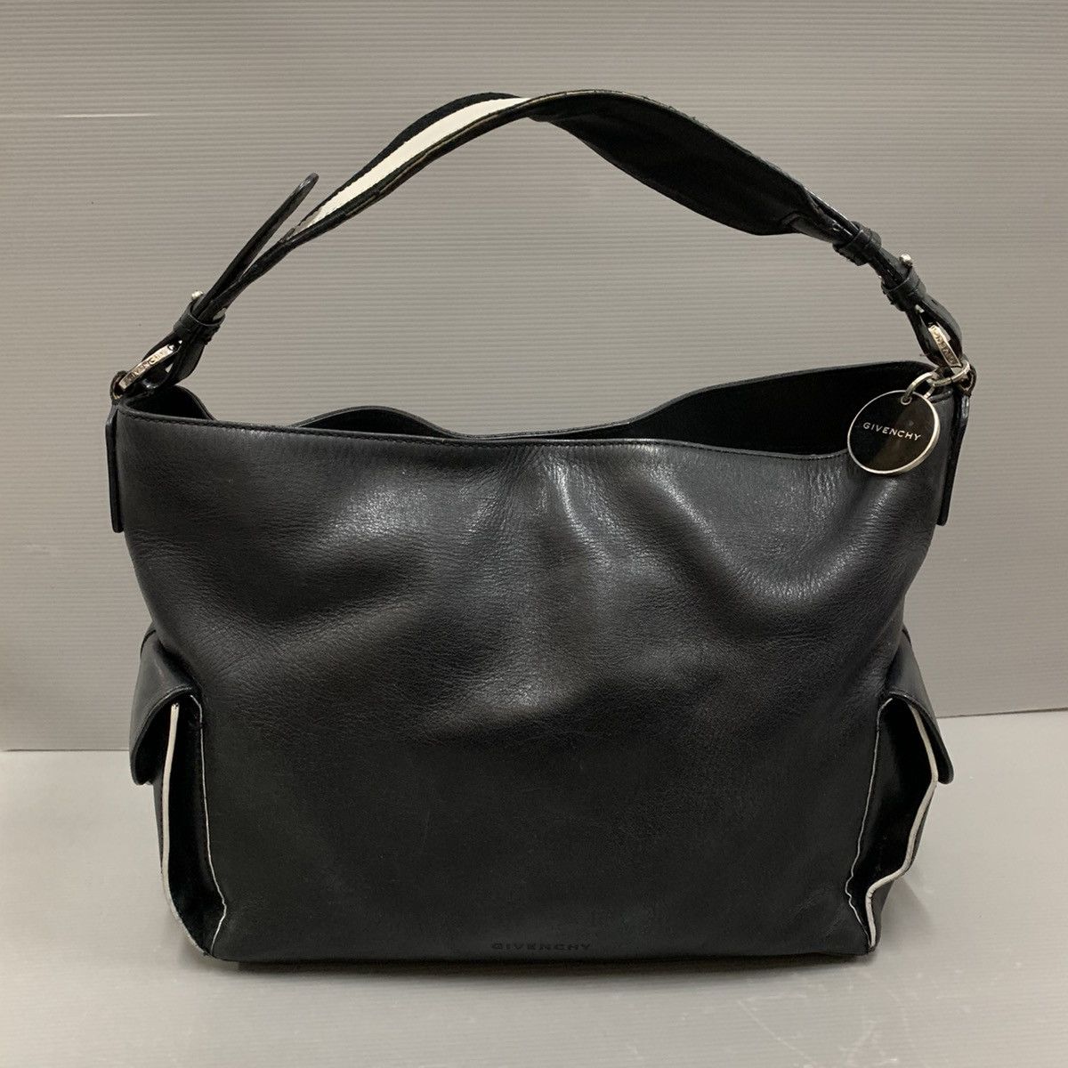 Givenchy Givenchy Leather Shoulder Bag Size ONE SIZE - 1 Thumbnail
