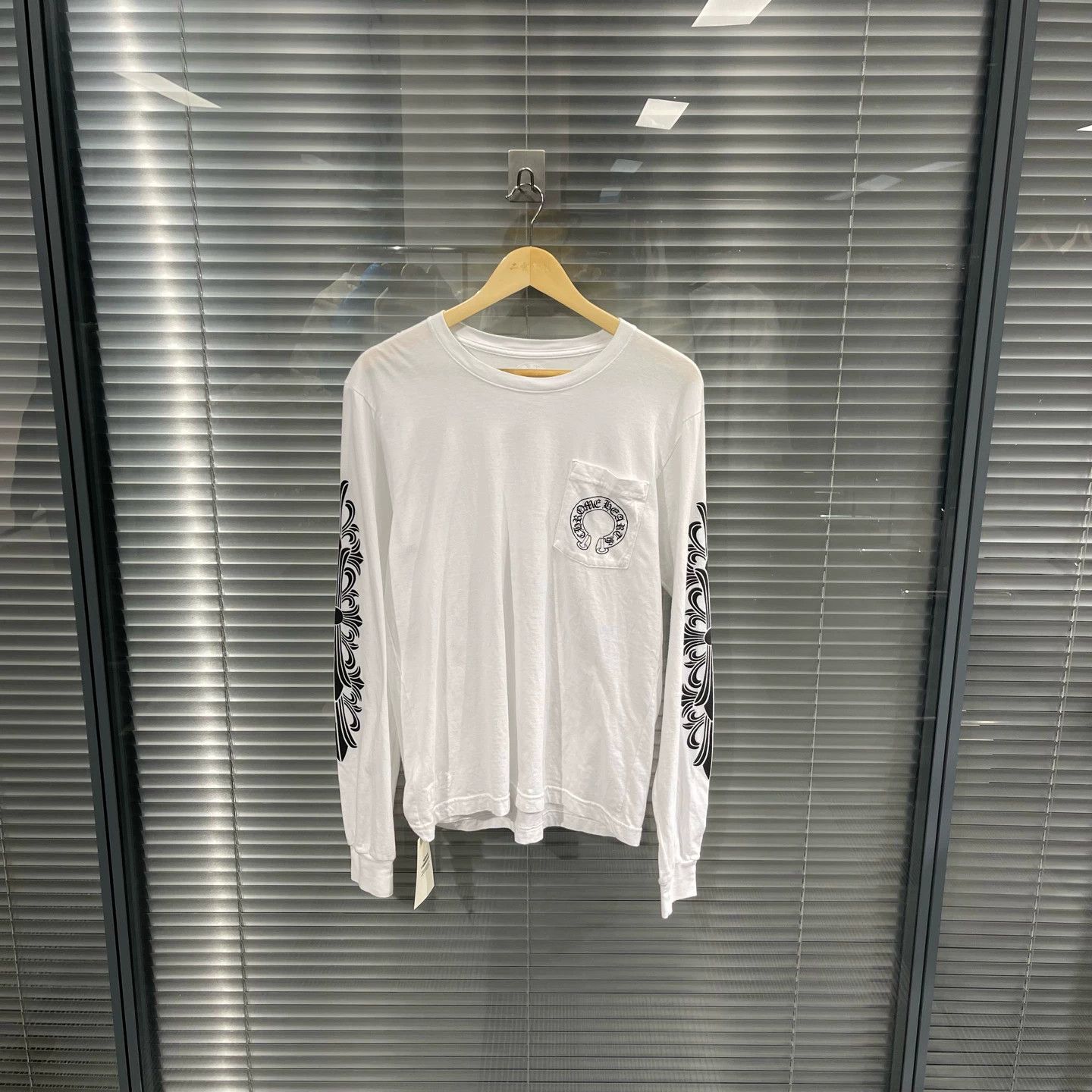 Chrome Hearts Chrome Hearts White Floral Arm Cross LS T-Shirt M Size US M / EU 48-50 / 2 - 1 Thumbnail