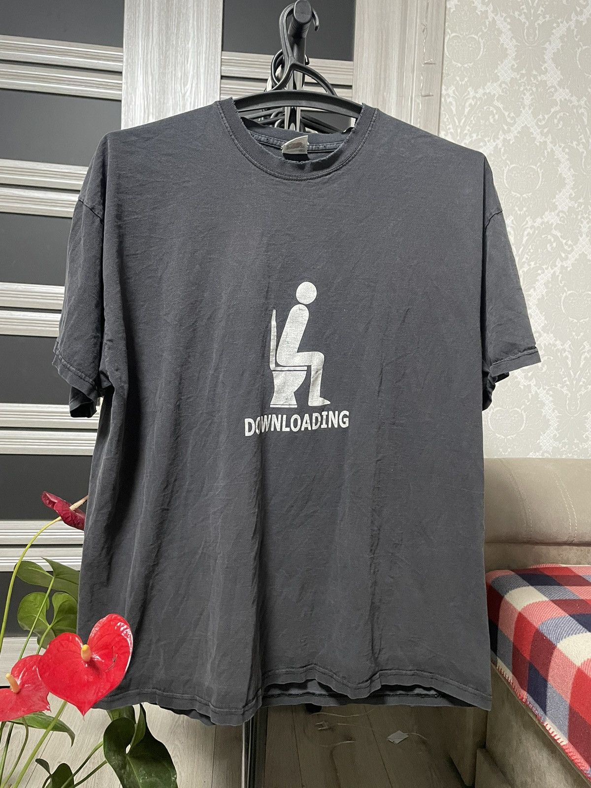 Vintage Vintage Downloading Toilet Humor Graphic T Shirt XXL Size US XXL / EU 58 / 5 - 1 Thumbnail