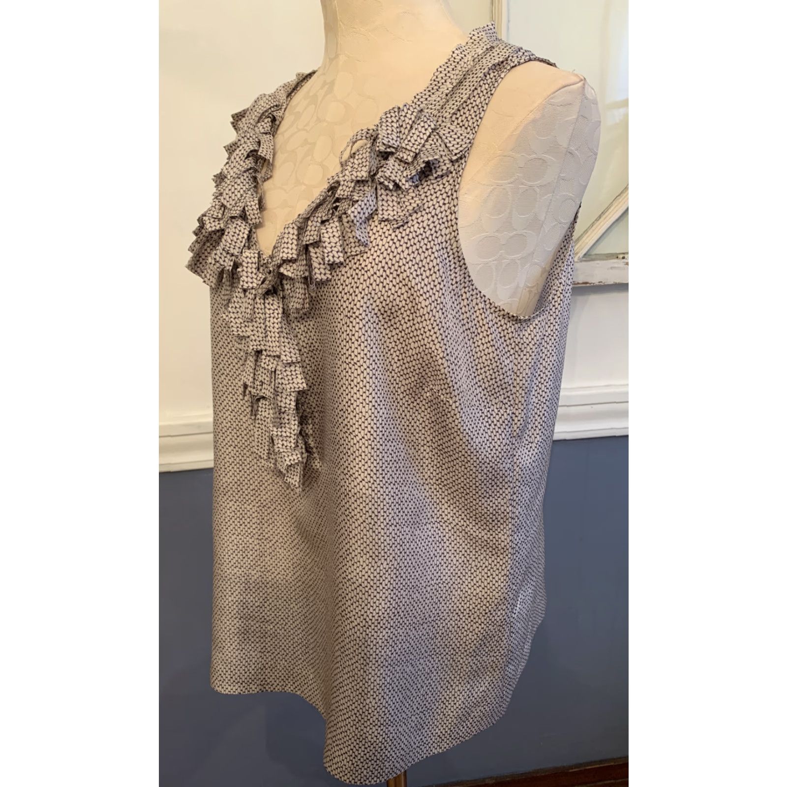J.Crew VINTAGE 10 J.Crew Women's Palmera Ruffle Cami Gray Tan Style 23363 Sleeveless Blouse Size L / US 10 / IT 46 - 2 Thumbnail
