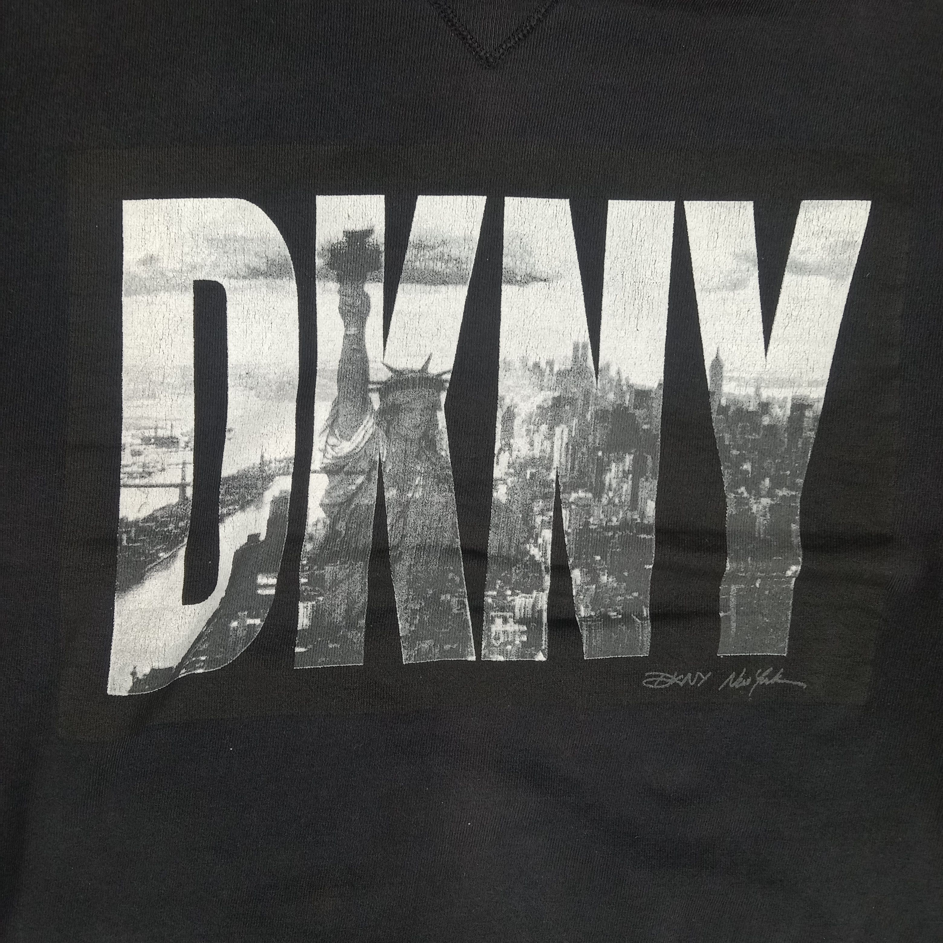 DKNY × Vintage DKNY American Streetwear New York Art Sweatshirt Size US XXL / EU 58 / 5 - 2 Thumbnail