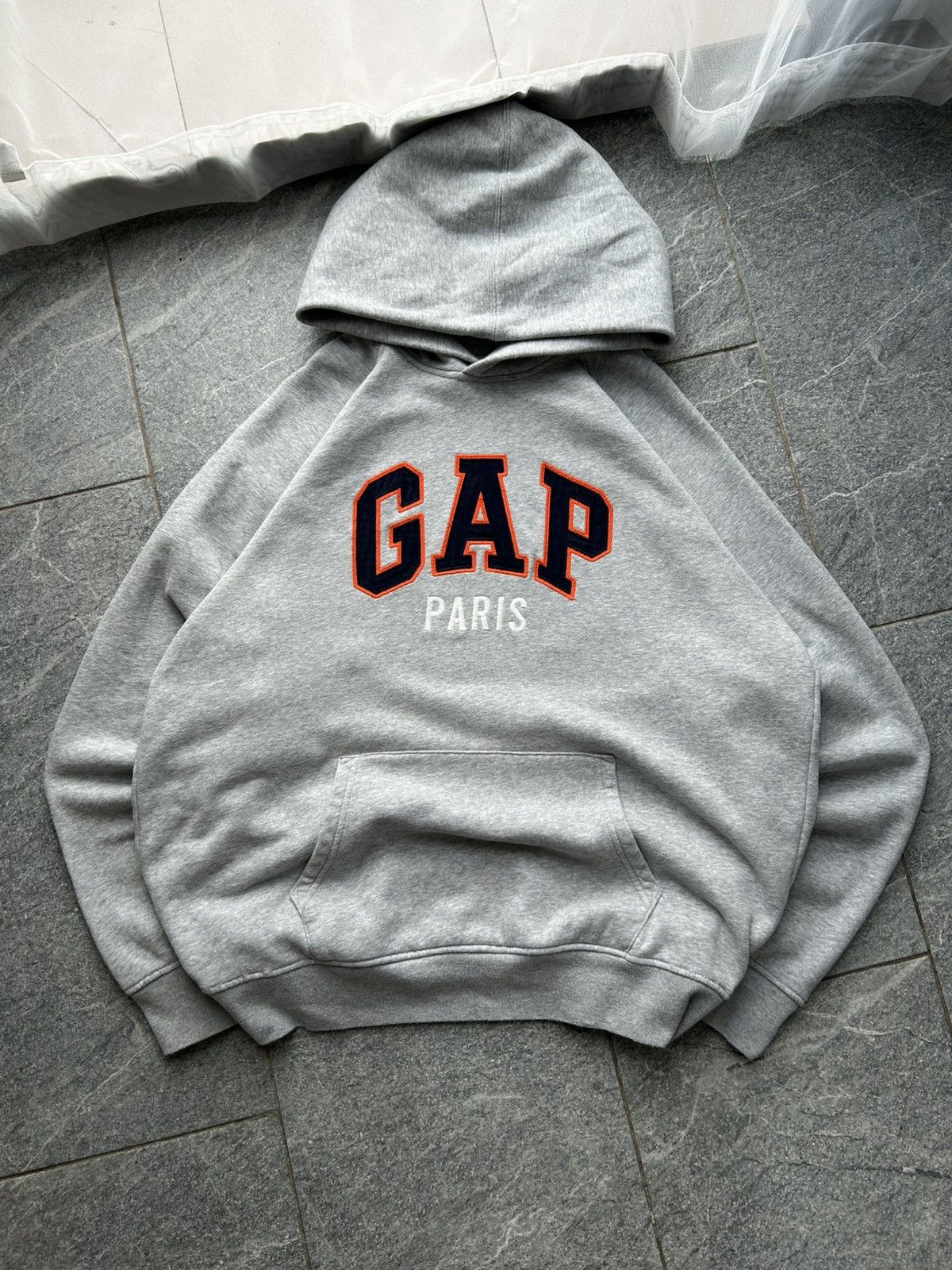 Gap Vintage hoodie gap paris big logo y2k boxy fit mans Size US L / EU 52-54 / 3 - 2 Thumbnail