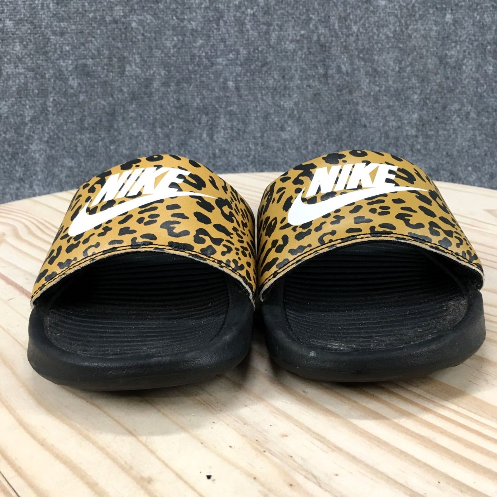 Nike Nike Sandals Women Victori One Slide Cheetah Print Yellow Flat Slip-On Casual Size US 9 / IT 39 - 7 Thumbnail