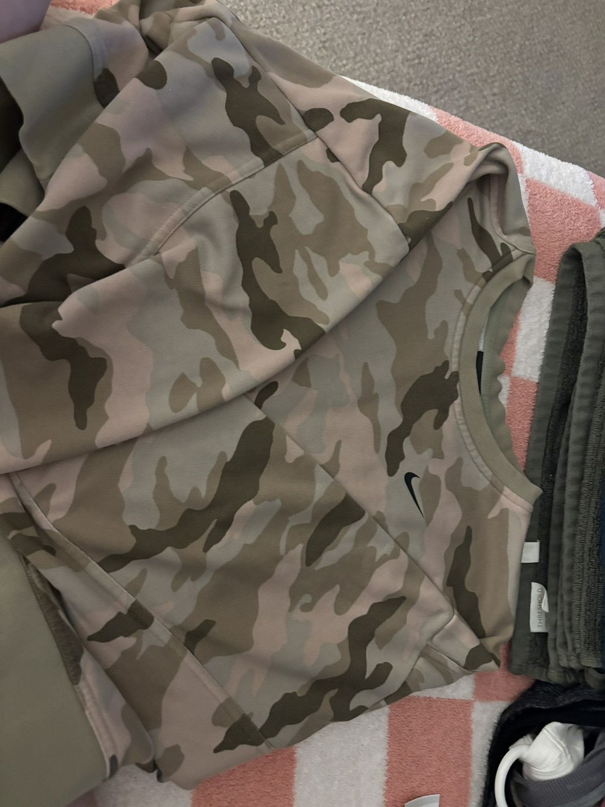 Nike LIKE NEW NIKE CAMO SWEATER Size S / US 4 / IT 40 - 1 Thumbnail