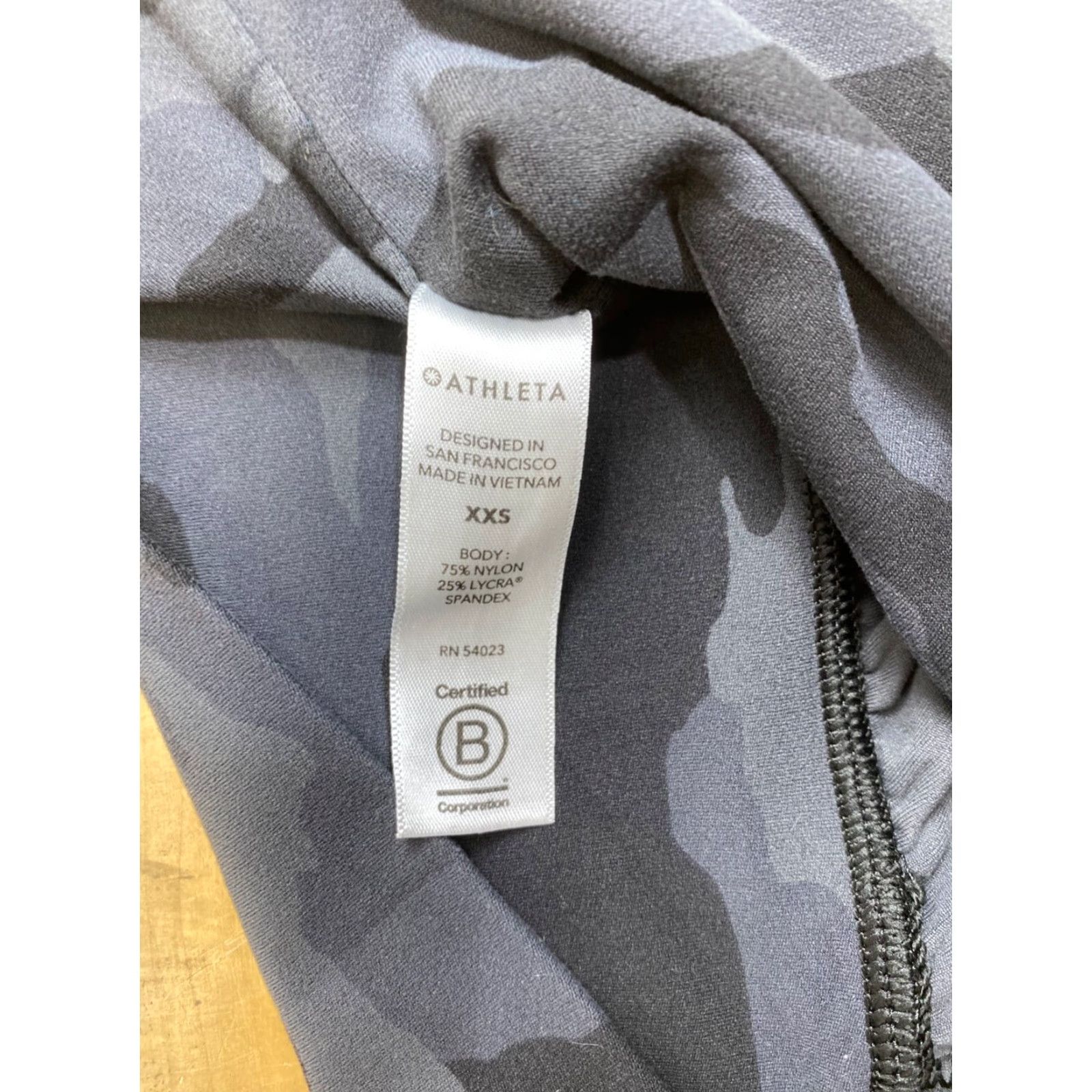 Athleta Athleta Salutation Camo Joggers Womens 2XS Black Activewear Casual Jogger Pants Womens Black 2XS 26.5in Inseam Size 24" / US 00 / IT 34 - 4 Thumbnail