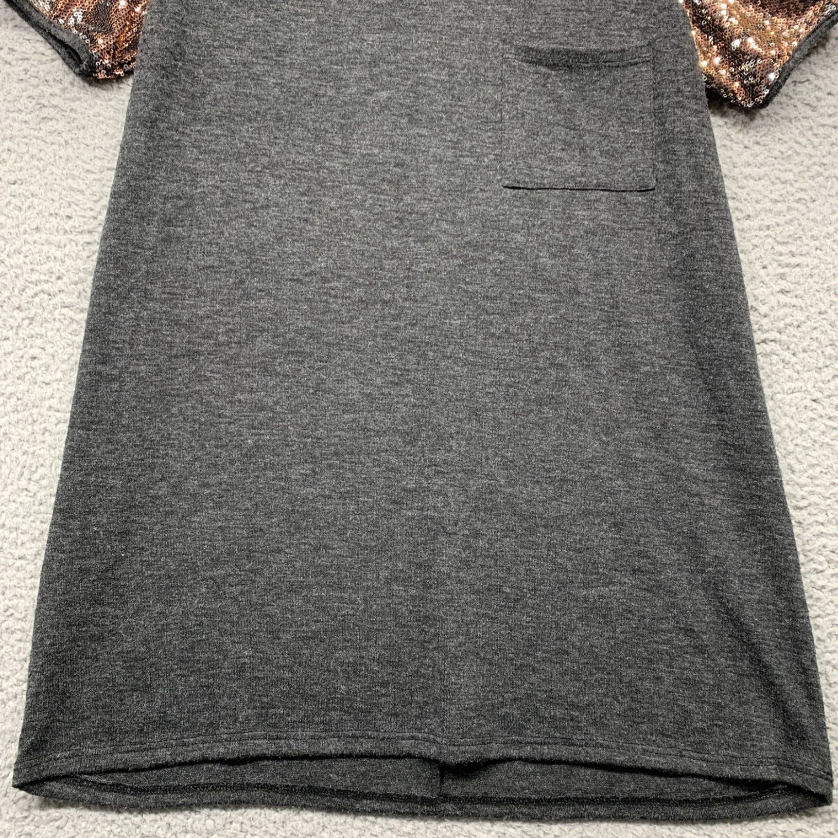 Vintage Vanilla Bay Top Women’s Size Medium Gray Front Pocket Bronze Sparkle Sleeves Shirt Tunic Short Sleeve Boat Neck Adult Womens Regular Passthr Ø Size M / US 6-8 / IT 42-44 - 3 Thumbnail