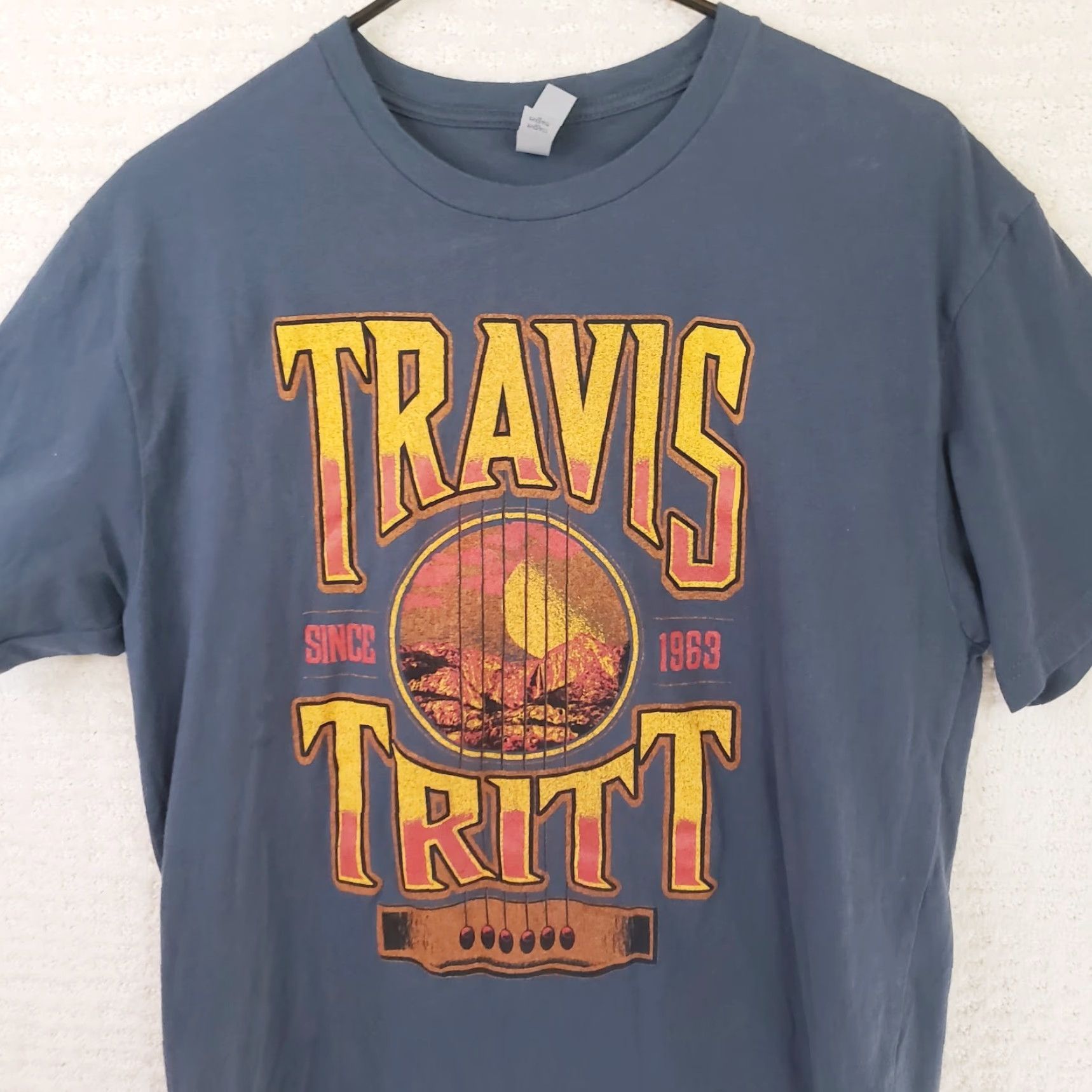 Next Level VINTAGE Travis Tritt Shirt Mens L Gray Front Graphic Next Level Retro 90s Boys? Size US L / EU 52-54 / 3 - 2 Thumbnail