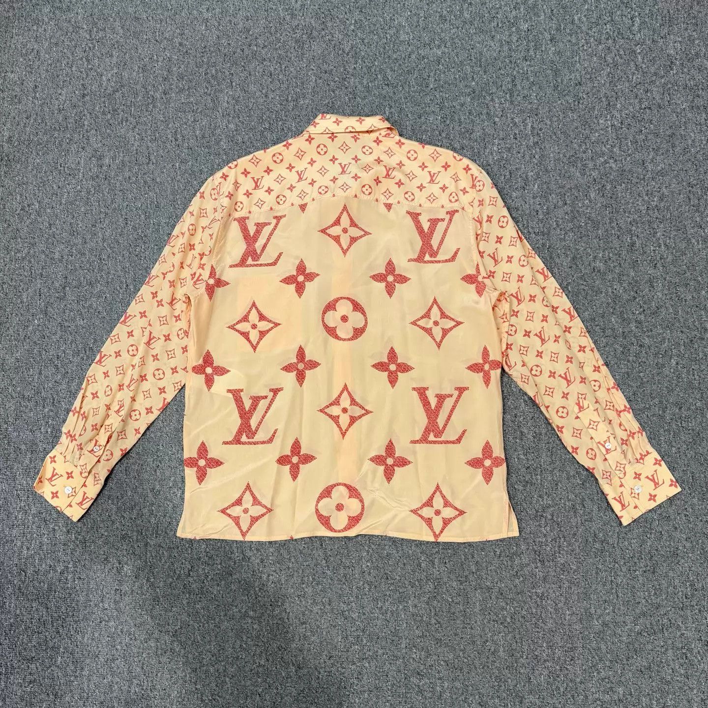 Louis Vuitton LV Silk All Over Print Unworn Shirt 42 Size M / US 6-8 / IT 42-44 - 2 Thumbnail