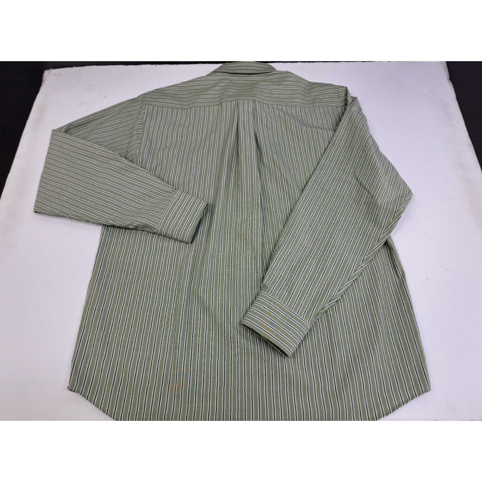 Eddie Bauer Eddie Bauer Men's Wrinkle Resistant Long Sleeve Button Up Striped Shirt M Green/White Striped Shirt Mens M Wrinkle Resistant Button-Up Shirt Size US M / EU 48-50 / 2 - 4 Thumbnail