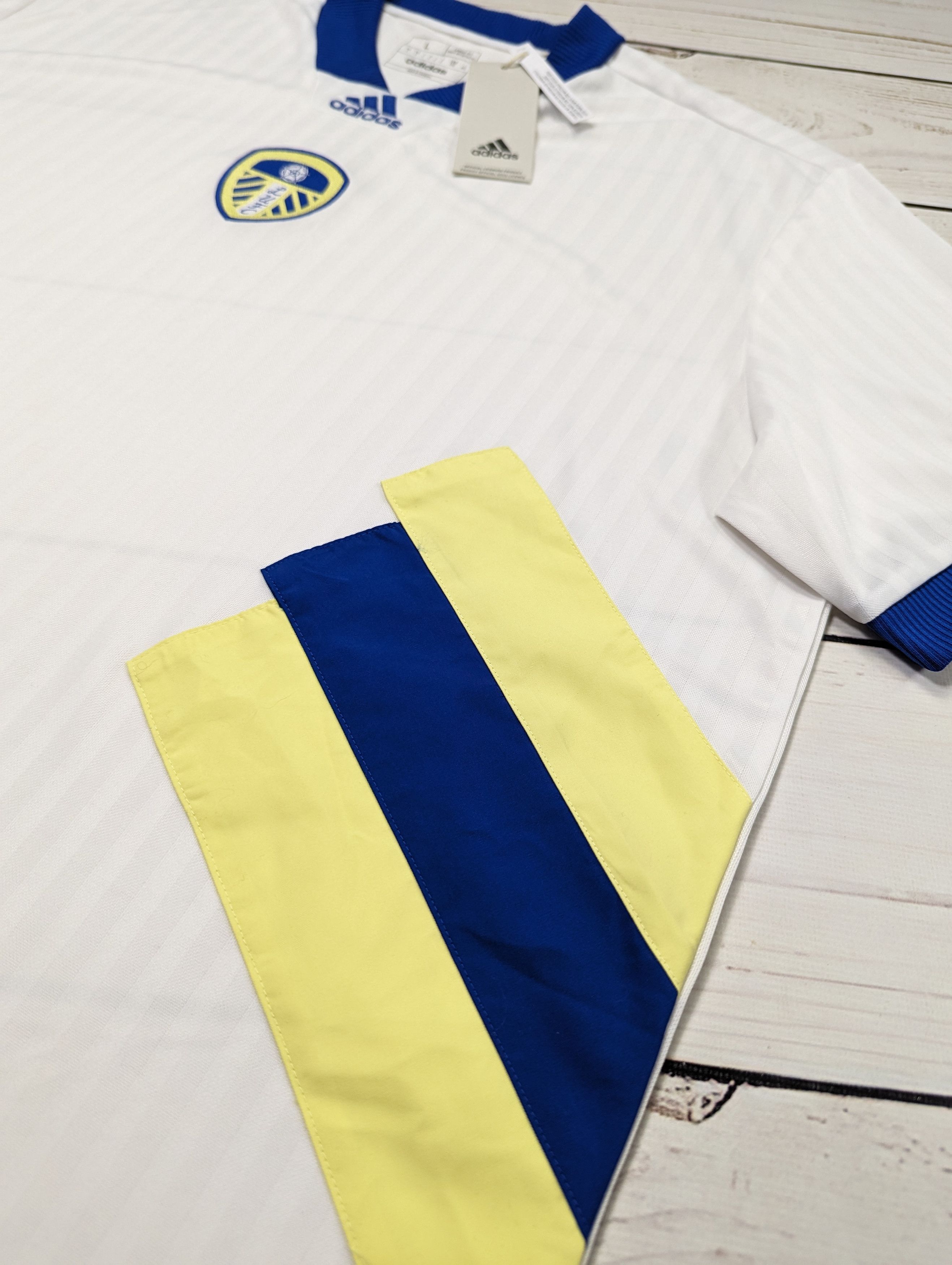 Adidas BNWT 2022 2023 Leeds United Adidas ICON Jersey t-shirt Size US L / EU 52-54 / 3 - 4 Thumbnail