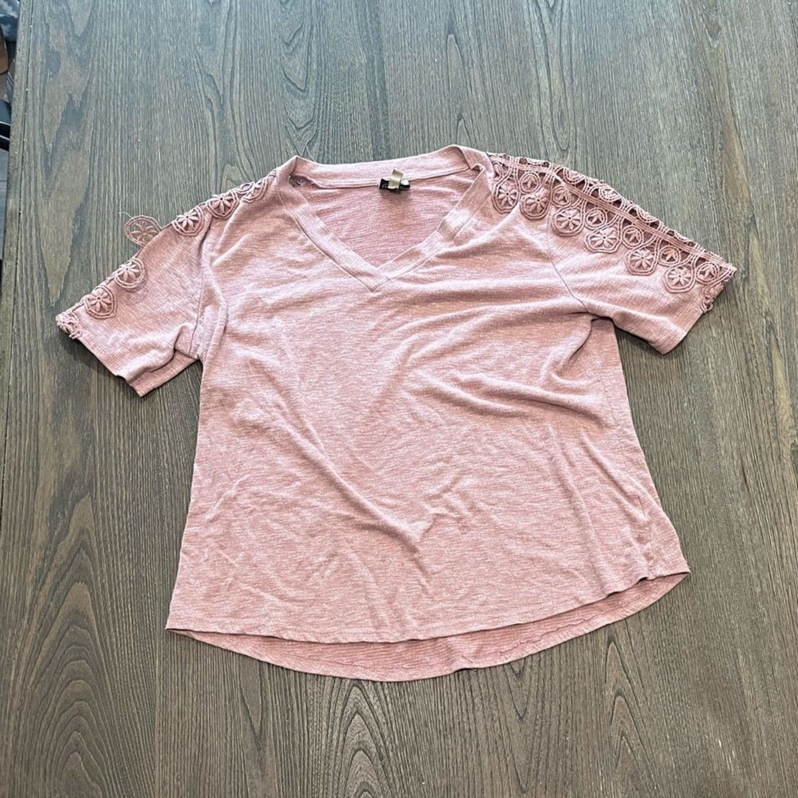 Vintage Como Vintage Light Pink V-Neck Short Sleeve Lace Size L Size L / US 10 / IT 46 - 1 Thumbnail