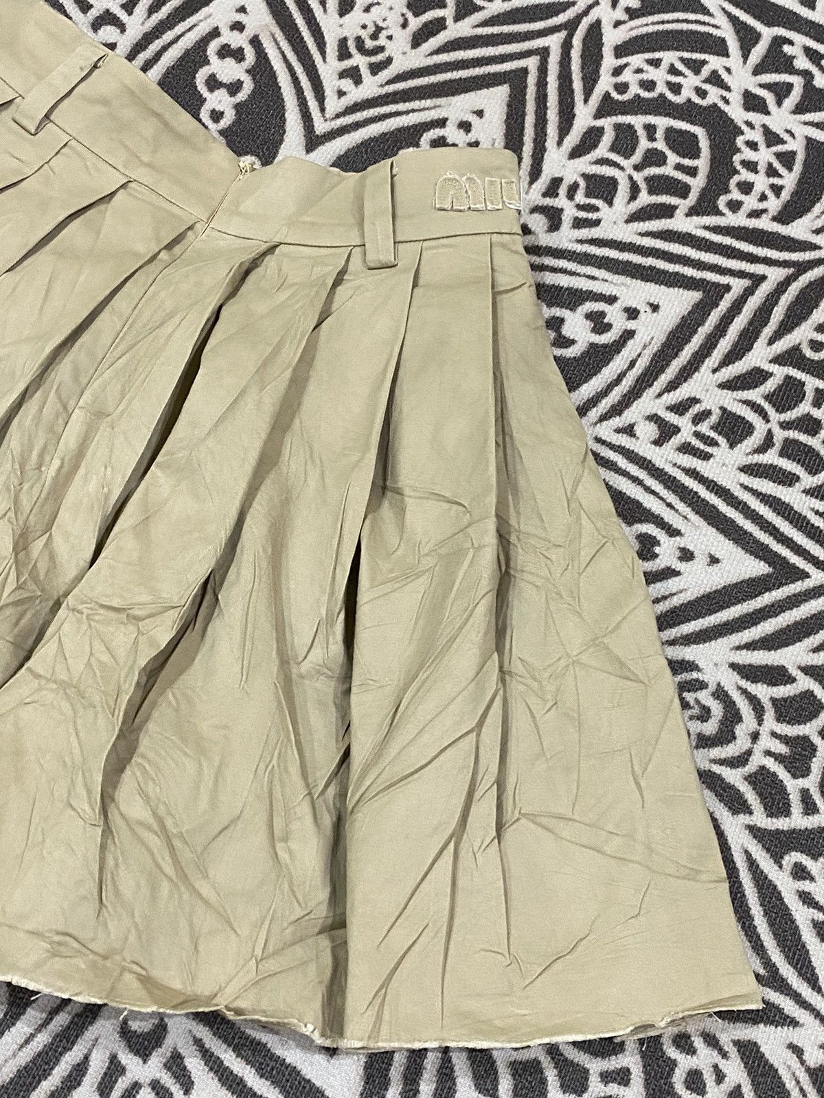 Miu Miu MIU MIU EMBROIDERED PLEATED SKIRT Size 38" / US 16 / IT 52 - 4 Thumbnail