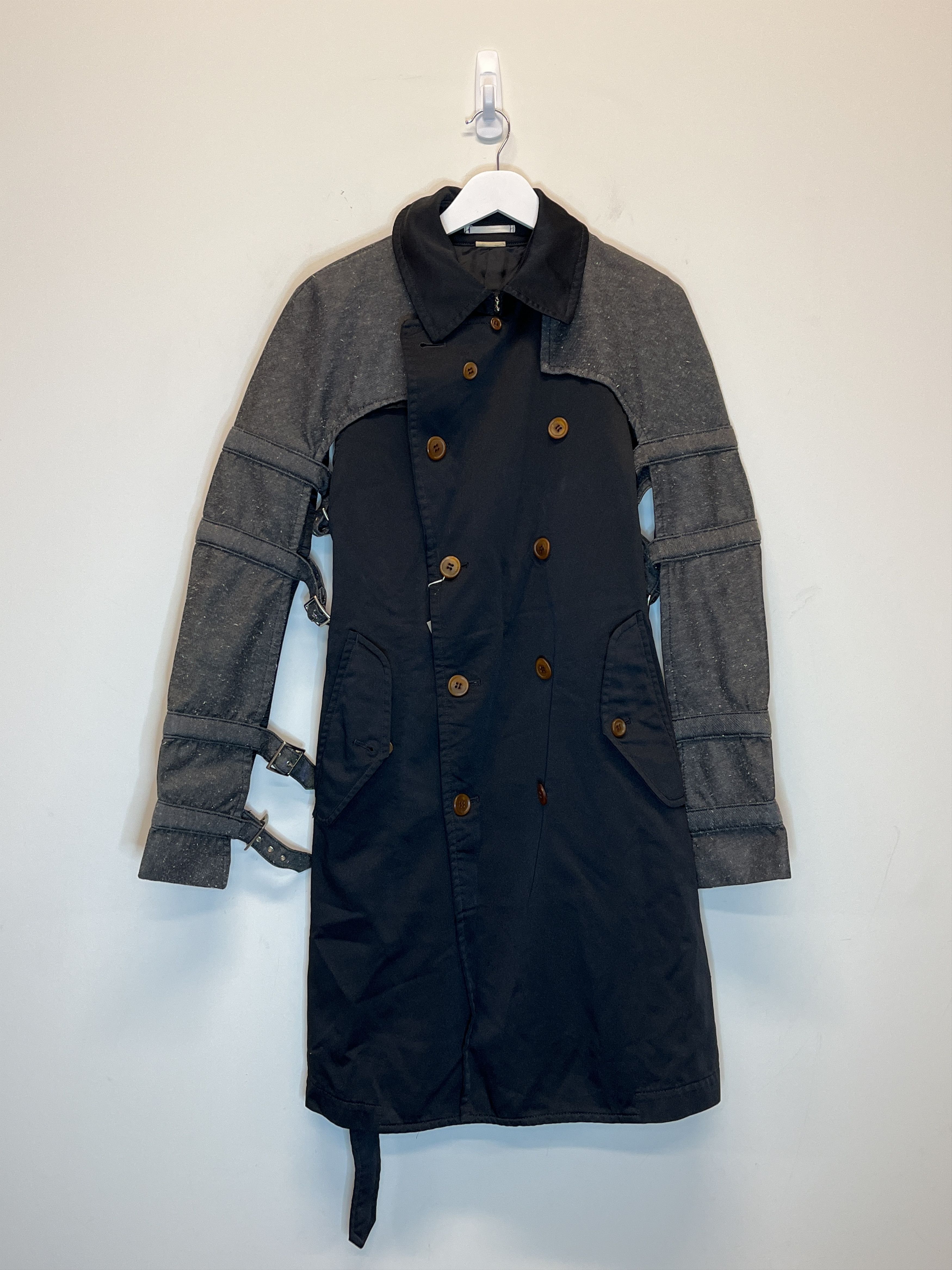 Comme des Garcons Homme Plus AW16 Armor Buckled Sleeves Overcoat Size US M / EU 48-50 / 2 - 1 Thumbnail