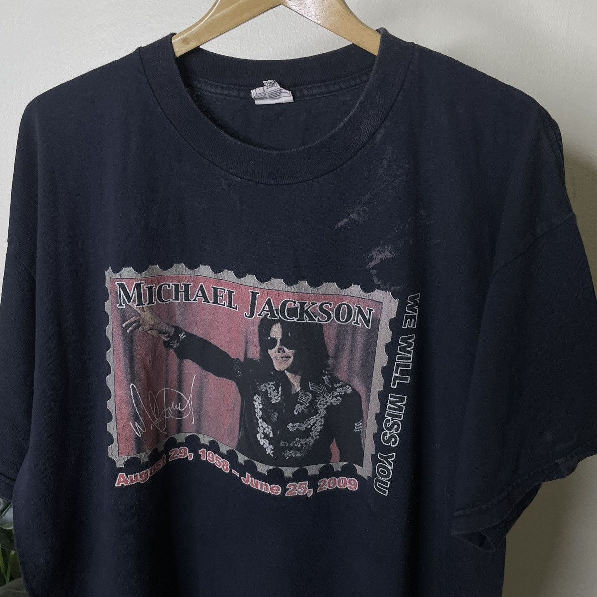 Band Tees × Michael Jackson × Vintage Vintage 2009 Michael Jackson Tribute Memory T Shirt Size US XL / EU 56 / 4 - 2 Thumbnail