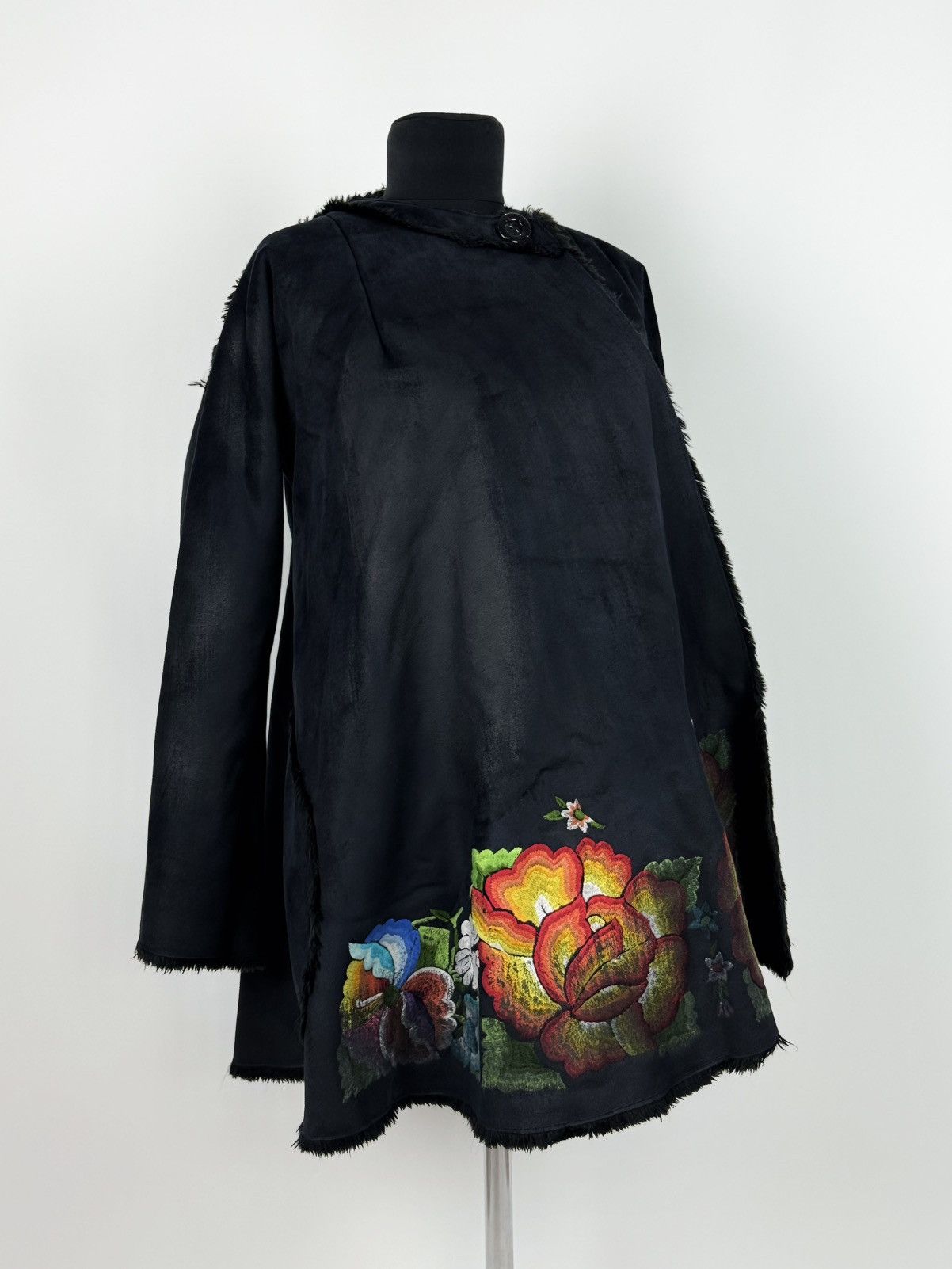 Custo Barcelona Custo Barcelona Floral Embroidery Faux Fur Coat Size M / US 6-8 / IT 42-44 - 2 Thumbnail