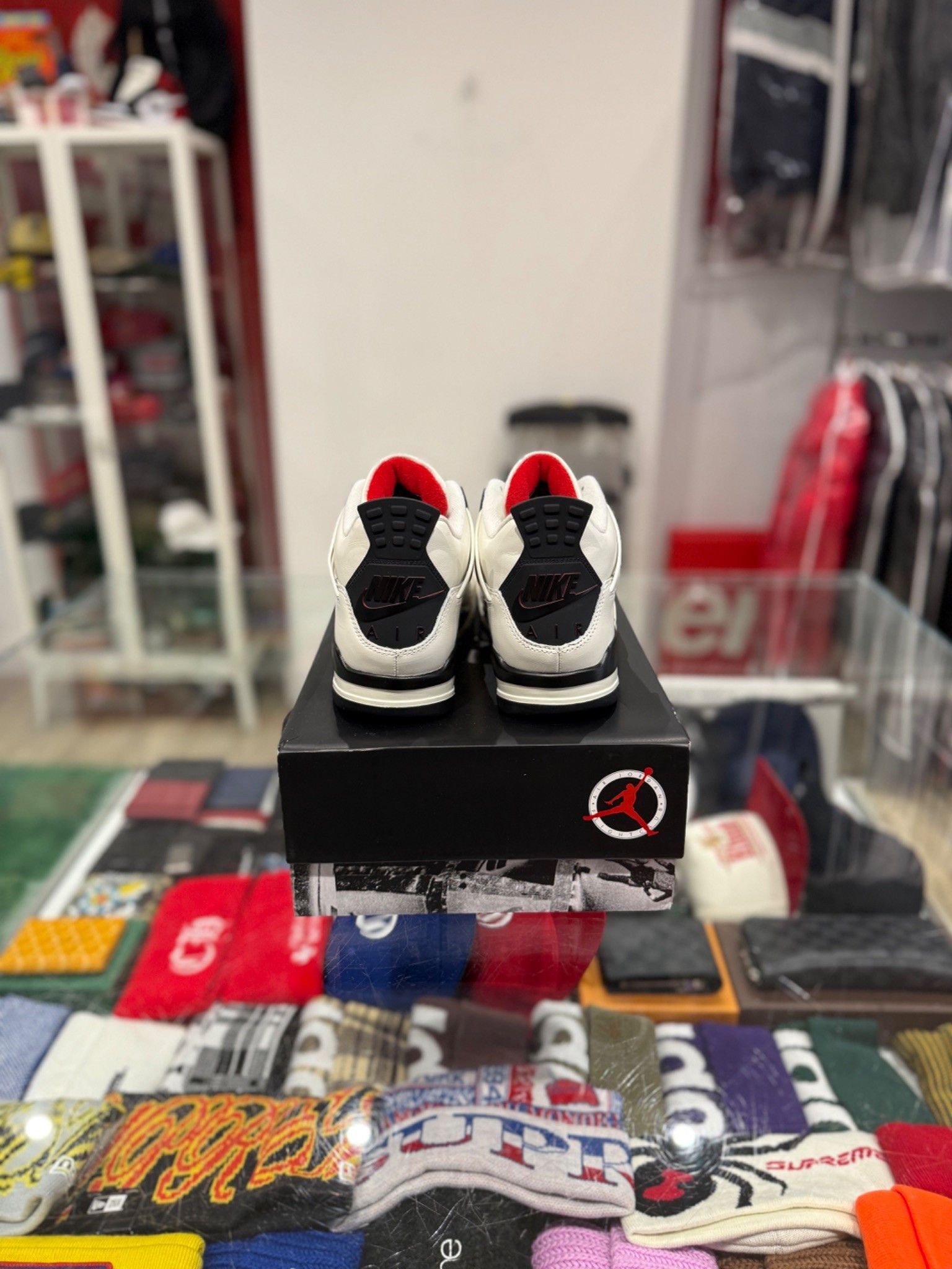 Jordan Brand Jordan 4 Flight Club Size US 9 / EU 42 - 2 Thumbnail