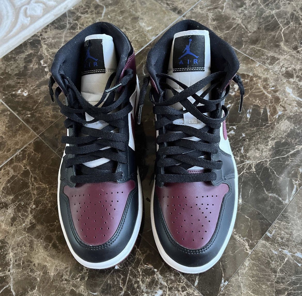 Jordan Brand Women’s Air Jordan 1 Mid SE “Gold Pendants” size 9.5W Size US 9.5 / IT 39.5 - 3 Thumbnail