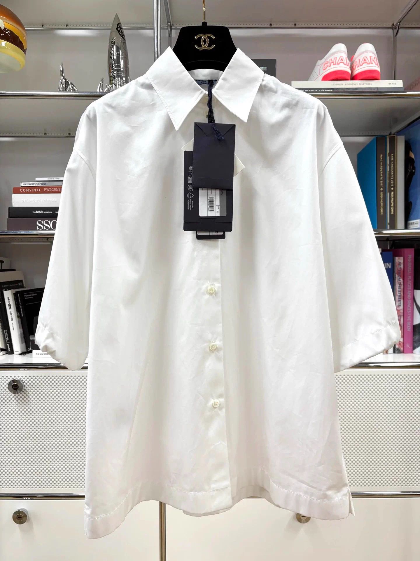 Prada Prada White Embossed Logo Short-Sleeve Oversized Shirt IT36 Size XS / US 0-2 / IT 36-38 - 1 Thumbnail