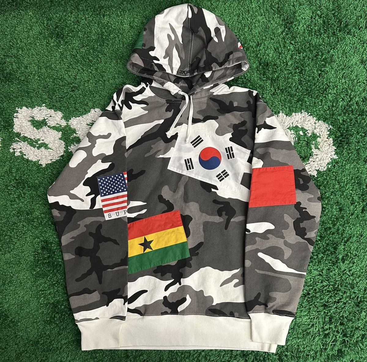 Supreme Supreme international flags patchwork hoodie snow camo xl Size US XL / EU 56 / 4 - 1 Thumbnail