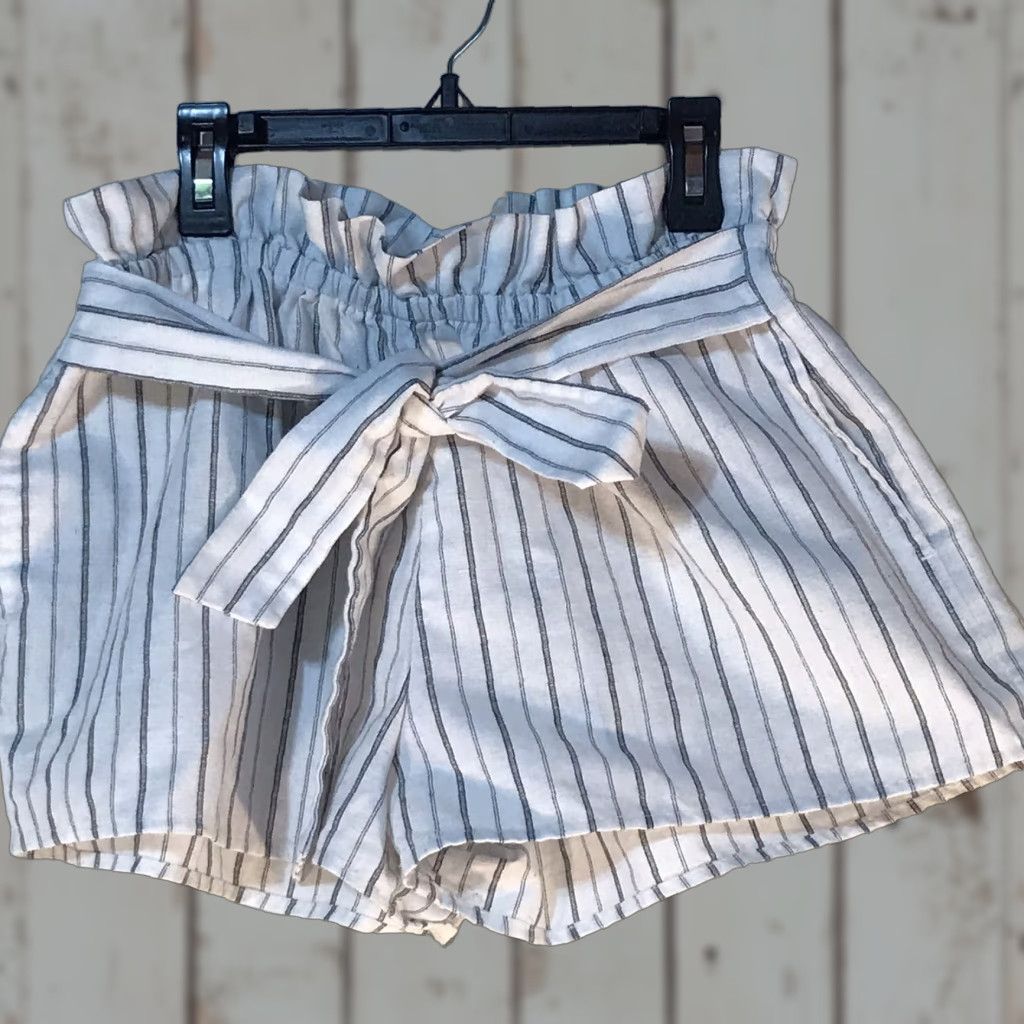 Vintage LOVE TREE Striped Pull-On Shorts Womens Size M White Casual Paperbag Comfort Size 32" / US 10 / IT 46 - 1 Thumbnail