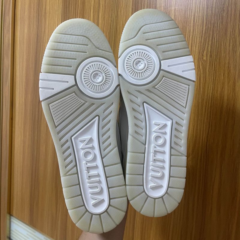 Louis Vuitton Louis Vuitton White Trainer Low-Top Fashion Sneakers - Size US 10 / EU 43 - 4 Thumbnail