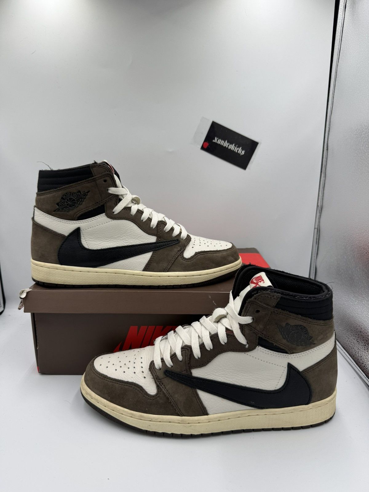 Travis Scott Size 9.5 Jordan 1 High OG Mocha Size US 9.5 / EU 42-43 - 1 Thumbnail