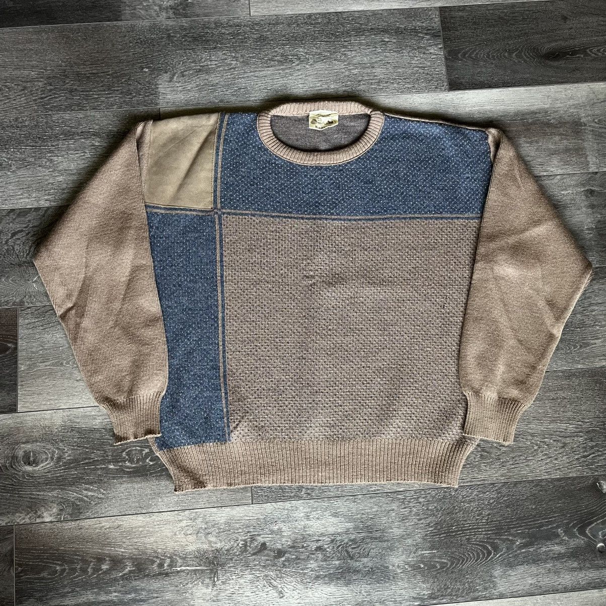 Vintage Vintage 1980s Edinburgh Woolen Mills Leather Striped Sweater Size US L / EU 52-54 / 3 - 1 Thumbnail