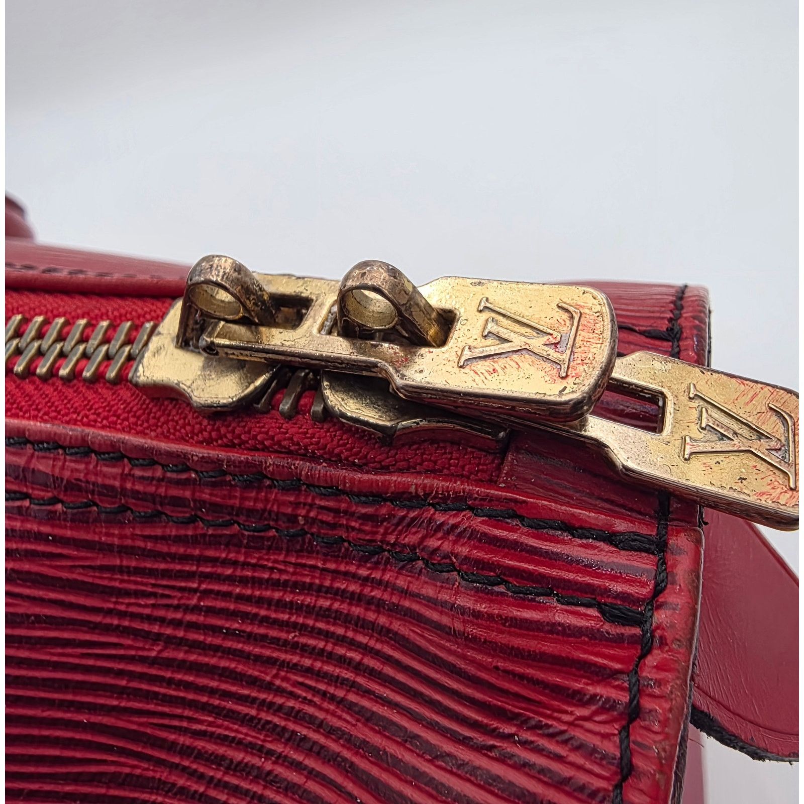 Louis Vuitton Louis Vuitton Keepall 45 in Red Epi Leather Size ONE SIZE - 7 Thumbnail