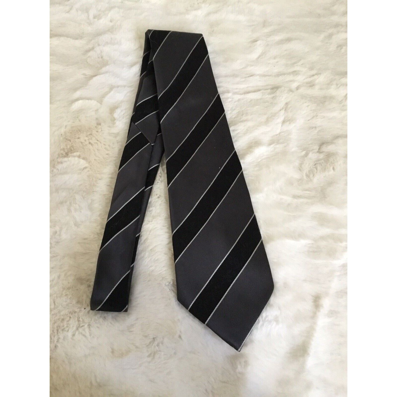 Donald Trump Donald Trump Signature Tie Gold Plate Name 100% Silk Size ONE SIZE - 2 Thumbnail