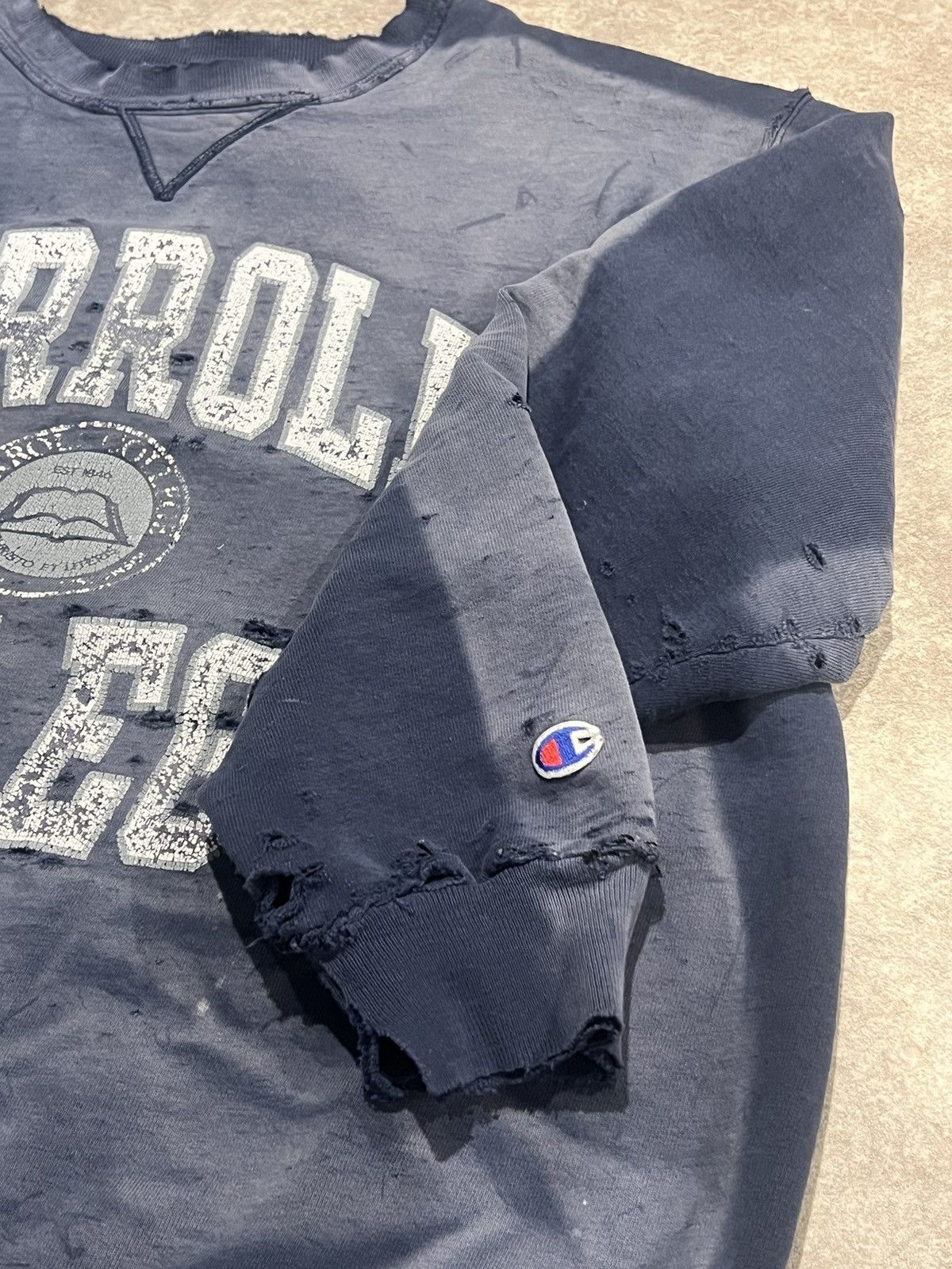 Champion × Vintage Champion Sun Faded Distressed Carroll College Sweatshirt Size US XL / EU 56 / 4 - 8 Thumbnail