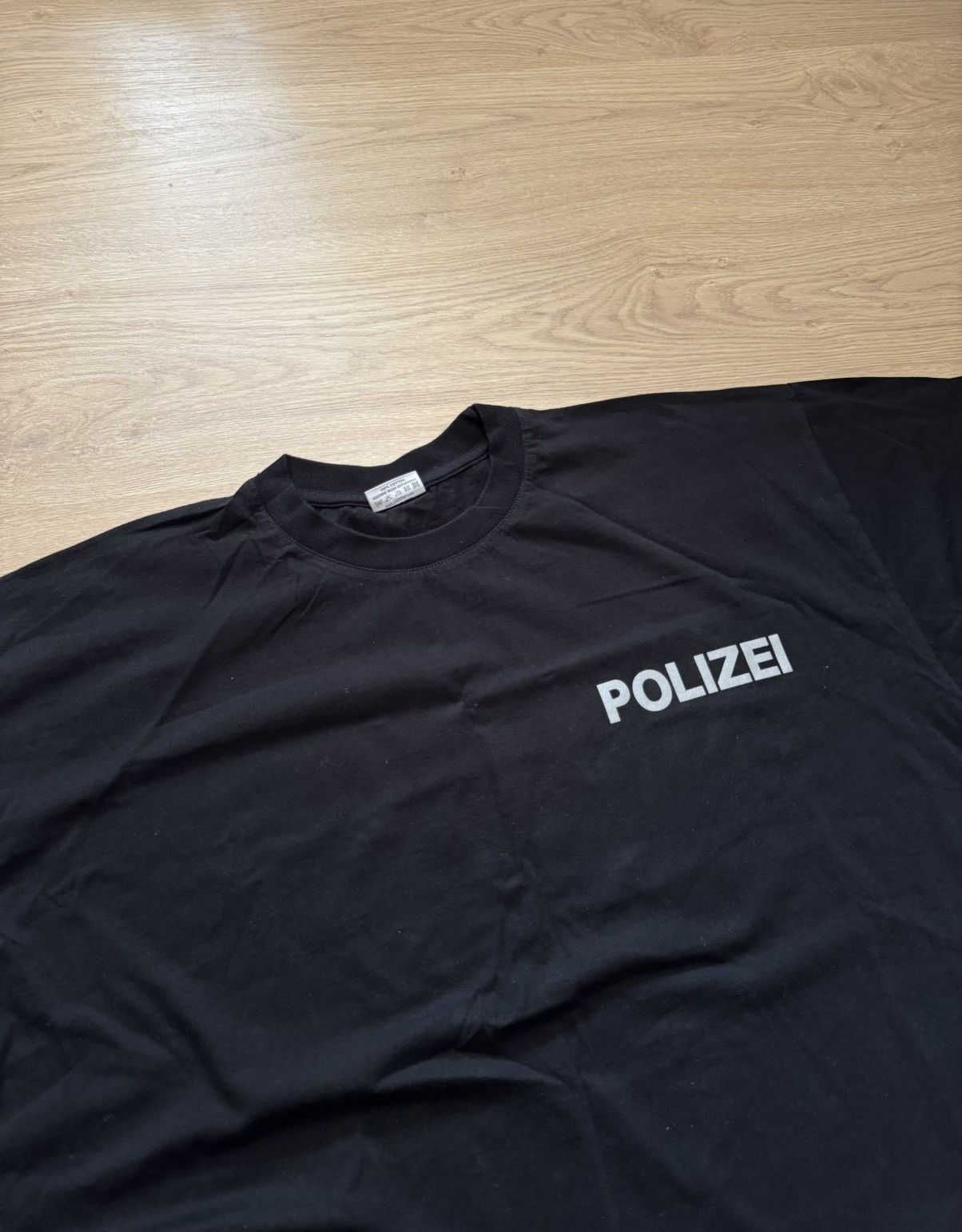 Vintage Vintage Polizei Reflective Black T-Shirt Size US XL / EU 56 / 4 - 2 Thumbnail