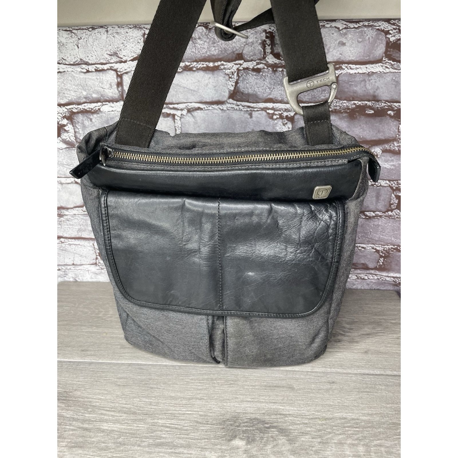Tumi TUMI T Tech Black Leather Accents Men Messenger Bag Crossbod Size ONE SIZE - 2 Thumbnail