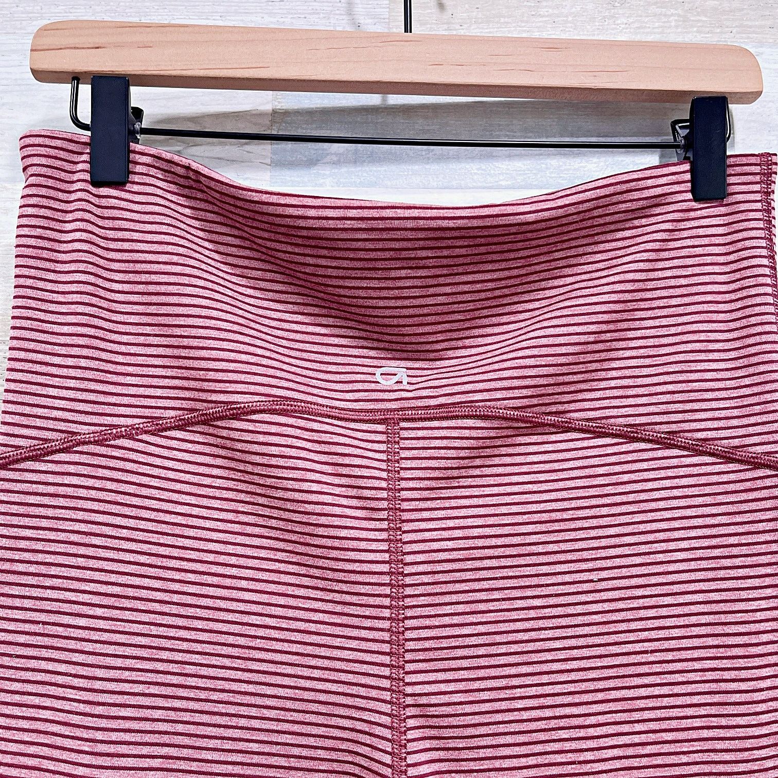 Gap GapFit Maternity Full Panel 7/8 Leggings Red Womens Medium Size 30" / US 8 / IT 44 - 5 Thumbnail