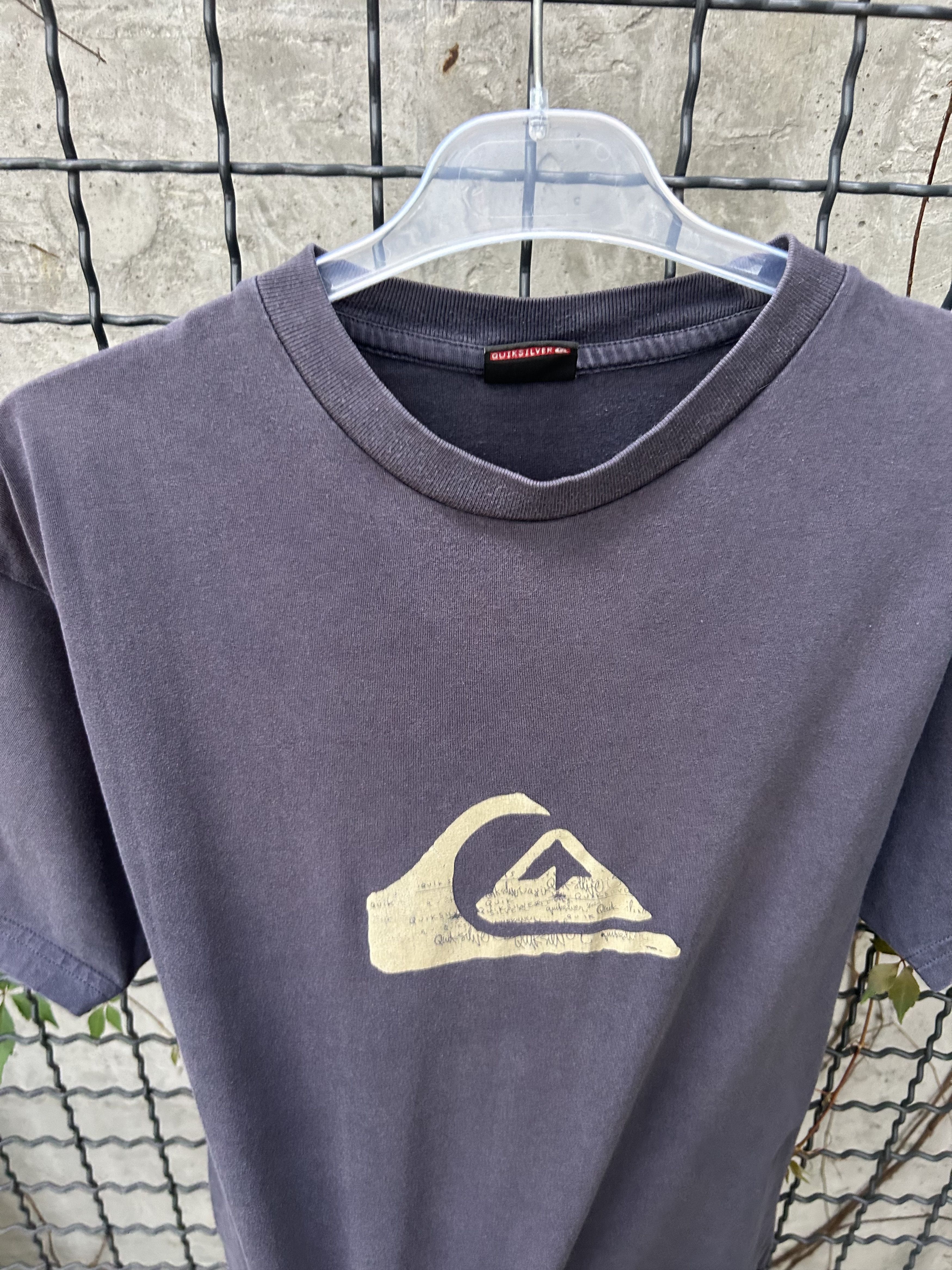 Quiksilver Vintage 2000s Quiksilver Surf Streetwear Graphic T-shirt Size US S / EU 44-46 / 1 - 3 Thumbnail