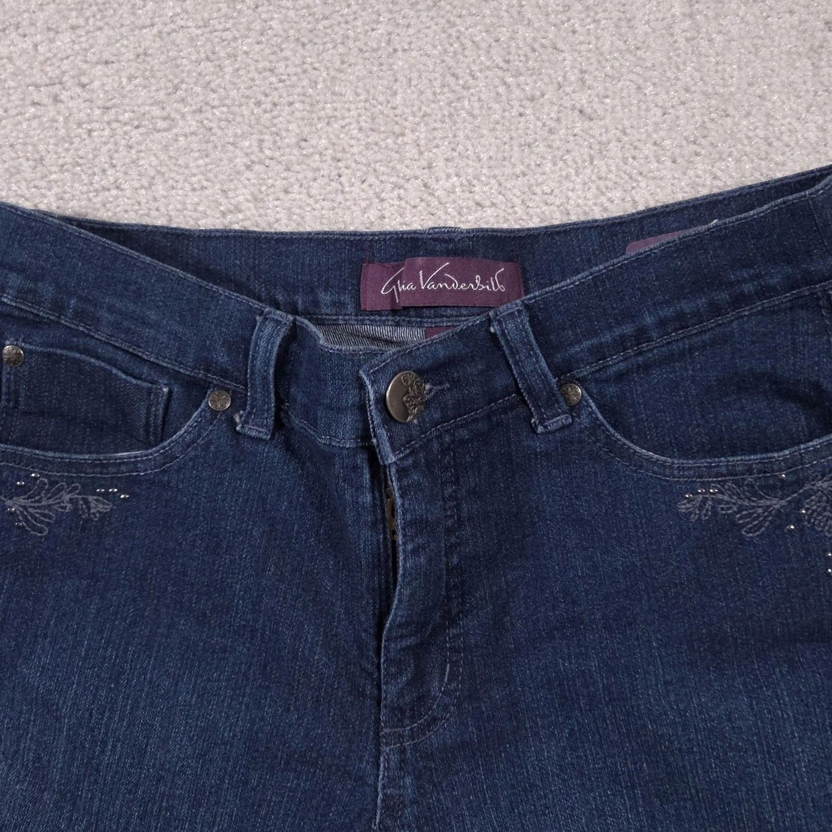 Gloria Vanderbilt VINTAGE Gloria Vanderbilt Gia Vanderbilt Shorts Womens 6 Denim Alana Short Embroidered Rhinestone Stretch Size 28" / US 6 / IT 42 - 3 Thumbnail
