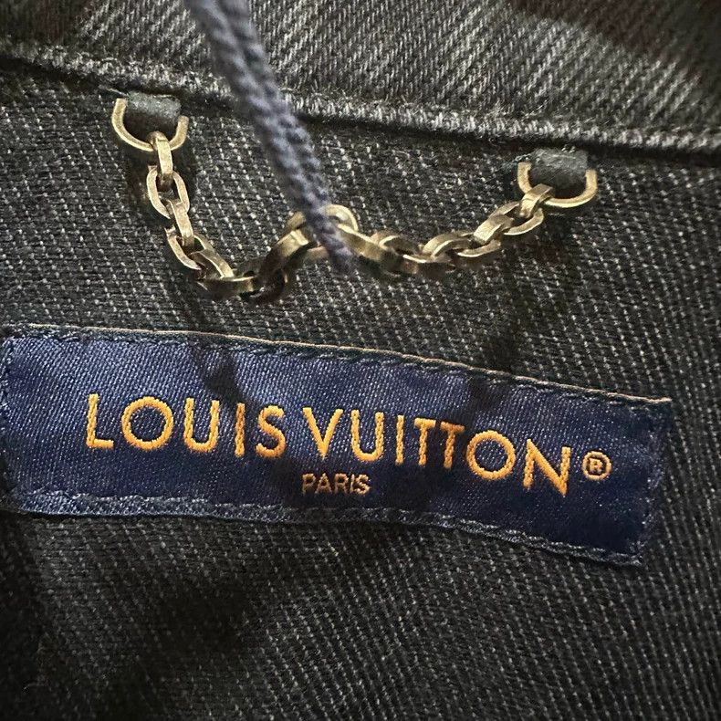 Louis Vuitton Louis Vuitton Embossed logo denim jacket 2505-Nextarrow Size US M / EU 48-50 / 2 - 4 Thumbnail