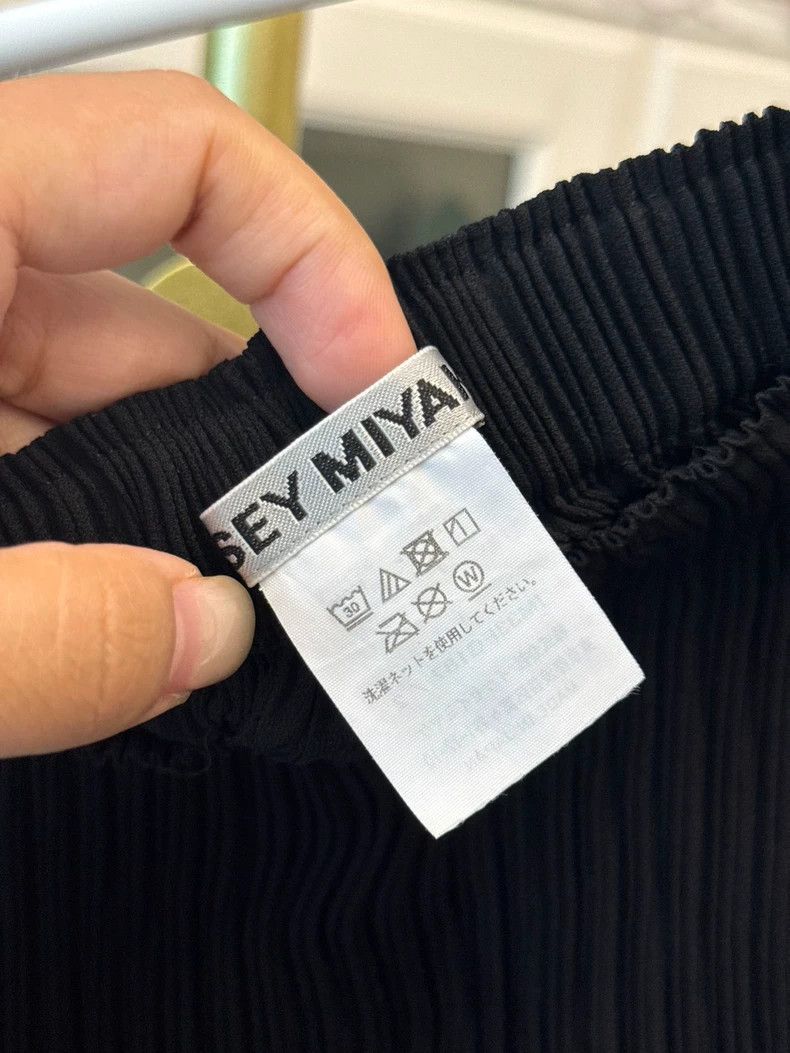 Issey Miyake Issey Miyake size:2 Black toothpick vertical striped skirt Size 31" - 3 Thumbnail