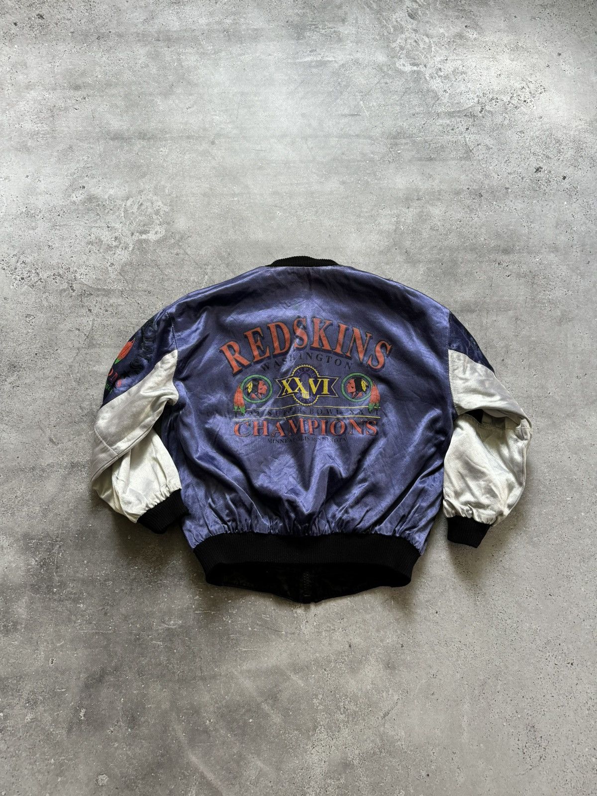 MLB × NFL × Vintage Vintage 90s Atlanta Braves + Red Skins Reversible Bomber Size US S / EU 44-46 / 1 - 1 Thumbnail