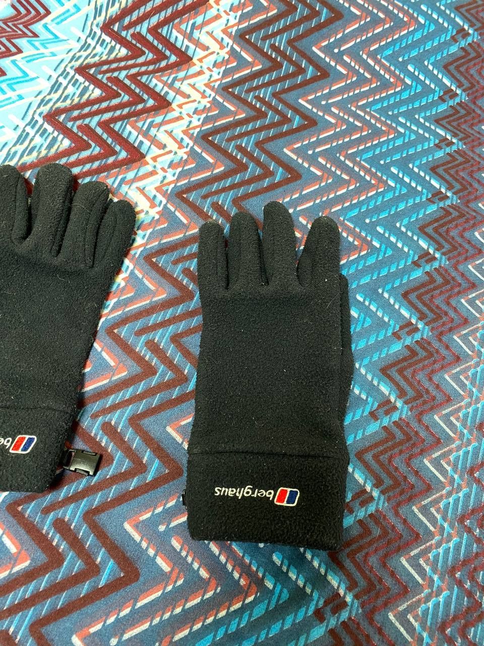 Berghaus Vintage black gloves Berghaus logo Streetwear Y2K Size ONE SIZE - 4 Thumbnail